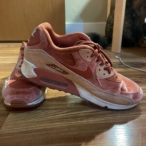Velvet Nike Air Max 90- Dusty Peach size 9